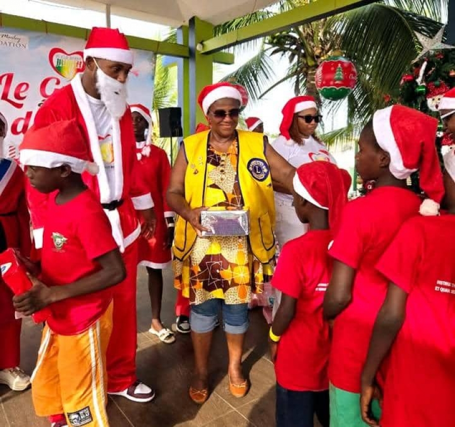 Caravane de Noël:  l&#039;ONG Nklo Bakan offre la joie à 3000 enfants à Abidjan et à l&#039;intérieur du pays