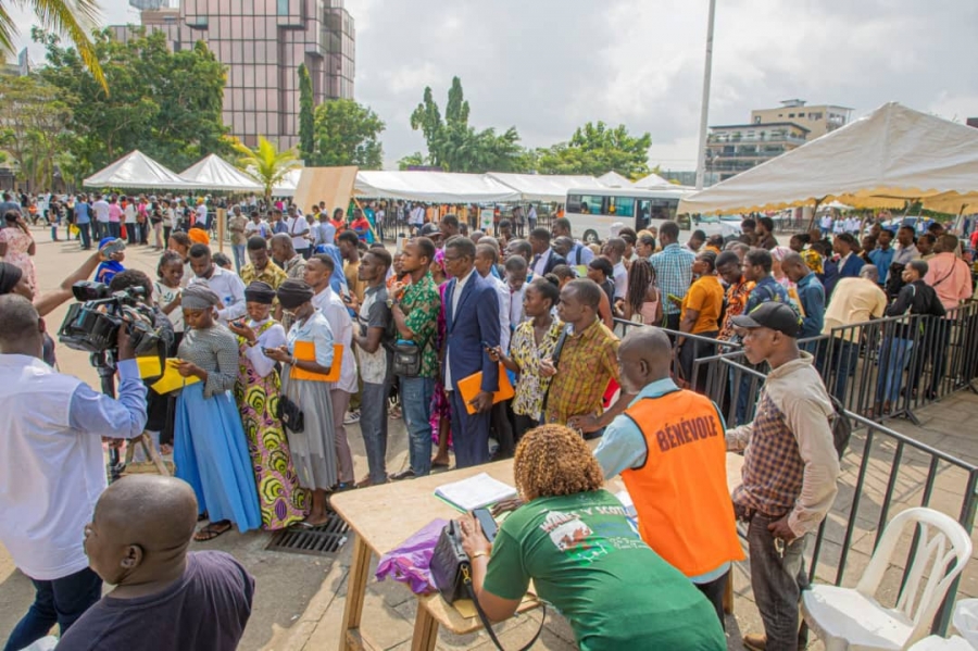 Côte d&#039;Ivoire : des jeunes en quête d’opportunités professionnelles jugent la Foire Nationale de l’Emploi