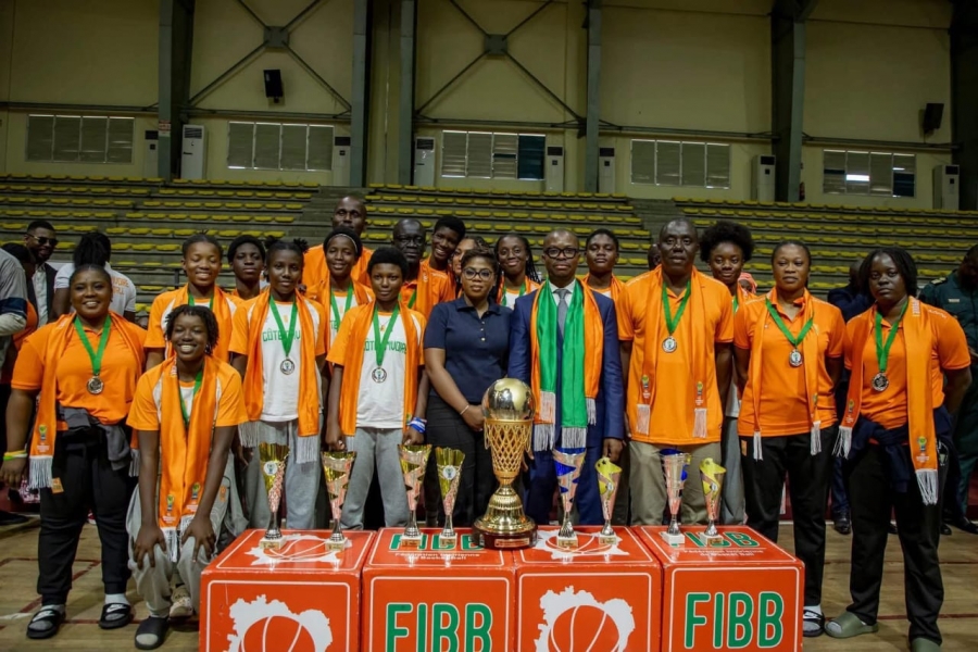 Côte d&#039;Ivoire: le président Ouattara offre 200 millions FCFA et décoration aux  Éléphants basketteurs U16