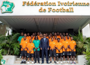 Côte d&#039;Ivoire-Coupe du monde U17 féminine : la FIF encourage et apporte son appui matériel symbolique à l&#039;équipe ivoirienne, avant le départ pour le Maroc