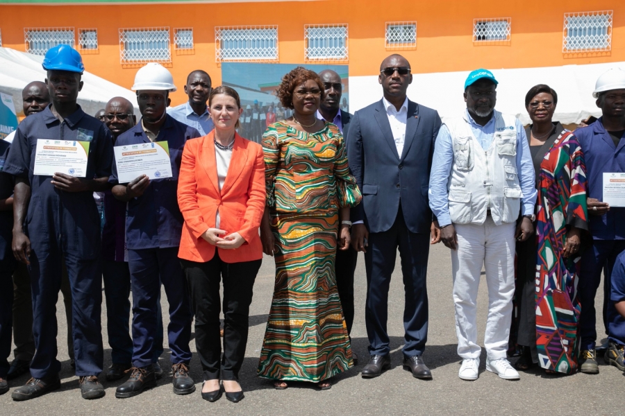 Côte d’Ivoire/Autonomisation des femmes : Nialé Kaba remet du matériel agricole a plusieurs groupements de femmes dans le Bounkani