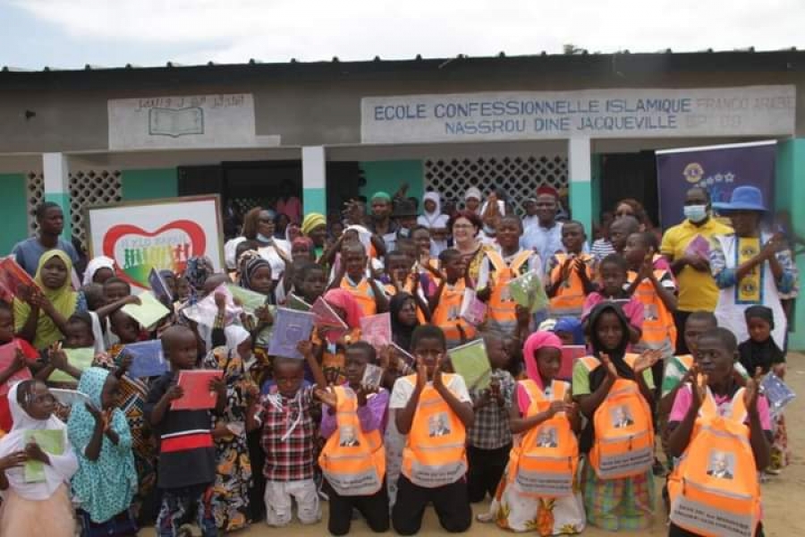Rentrée Scolaire : L’ONG “Nklo Bakan” fait don aux écoles confessionnelles