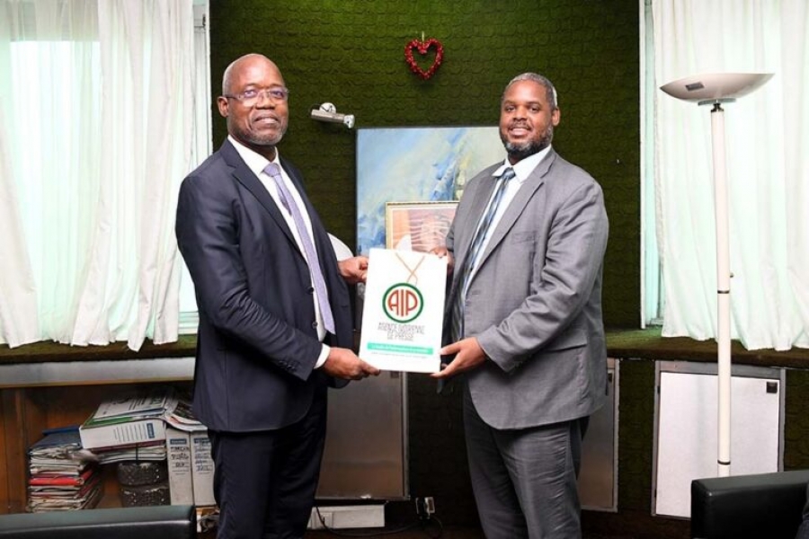 Côte d’Ivoire: le directeur général de l’AIP échange avec l’attaché de presse de l’ambassade des États-Unis pour renforcer leur coopération