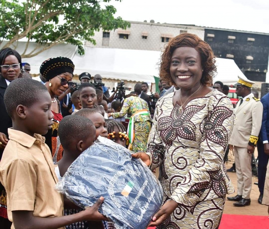 Côte d’Ivoire/Éducation nationale : Mariatou Koné lance officiellement la distribution gratuite  des kits scolaires