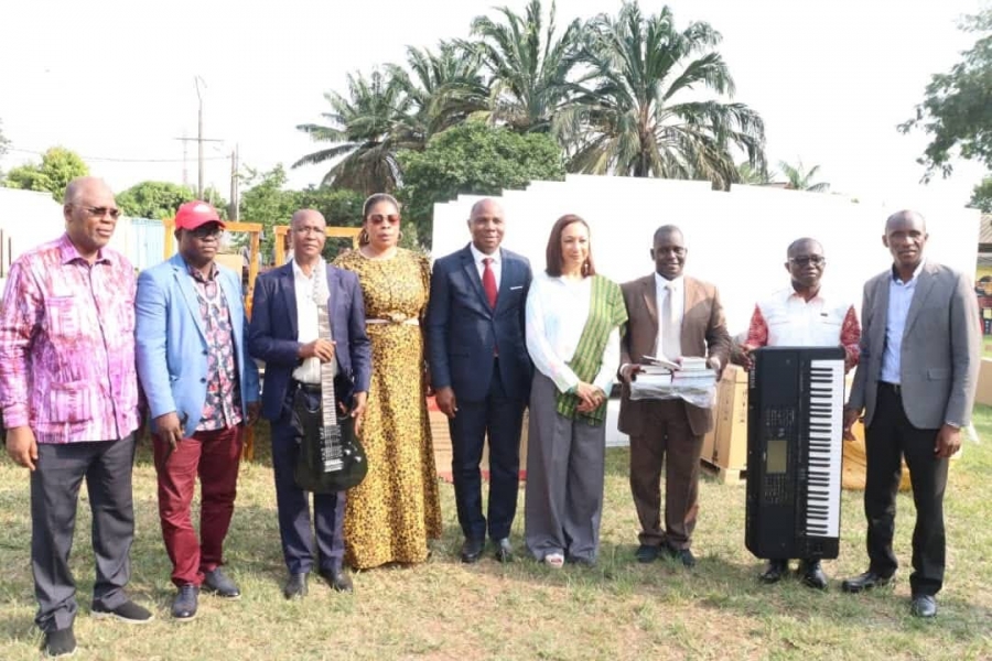 Côte d&#039;Ivoire/ Enseignement artistique et culturel: Françoise Remarck fait don de matériels didactiques et informatiques à trois établissements