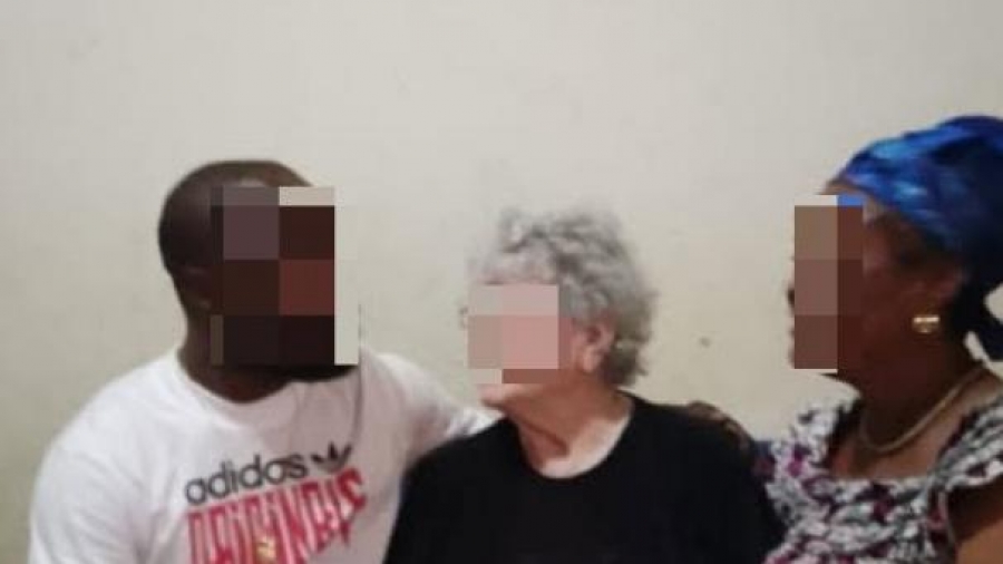 Côte d'Ivoire : une Française de 82 rejoint Christ, son amoureux brouteur, à Abidjan, et défie ses parents