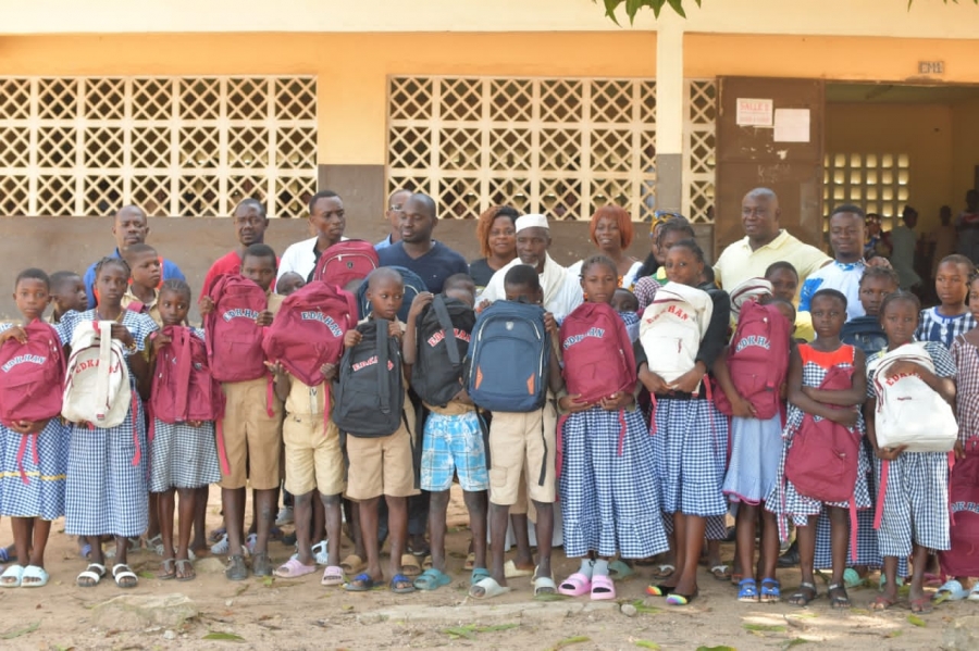 Côte d’Ivoire/Séguéla : l&#039;ambassadeur Dosso Adama offre des kits et du matériel informatique au Collège Moderne de Kato