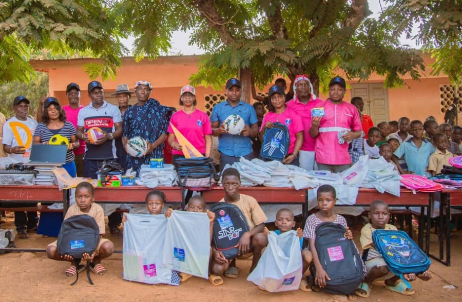 Côte d&#039;Ivoire/Solidarité : l&#039;ONG Les Warriors de la Charité offre des kits scolaires aux élèves de Kimoukro