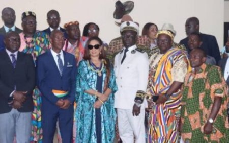 Côte d'Ivoire/Patrimoine culturel : Françoise Remarck honore le doyen Doubé Godé Étienne, le THV du village d’Adiapoto1