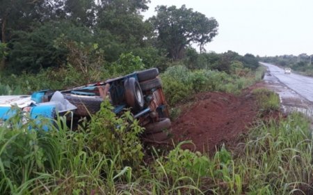 Un camion de bombonnes de gaz se renverse près de Kanawolo