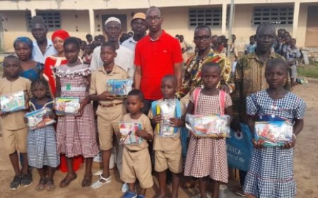 Touba : Une ONG italienne offre des kits et des tenues scolaires à des écoliers