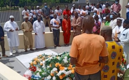 Séguéla/ Avant l’ouverture de la campagne pour l’élection législative Le candidat du RHDP, Zoumana Bakayoko se recueille sur la tombe de ses parents