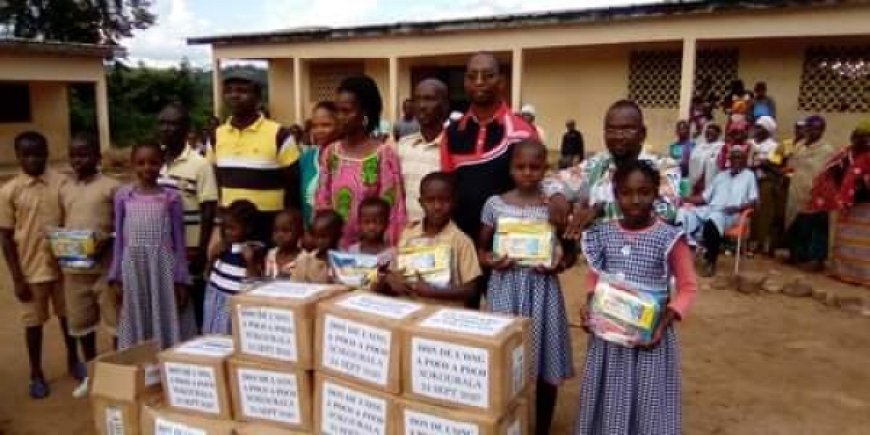 Bafing/ Rentrée Scolaire 2020-2021: L'ONG "A Poco A Poco" offre des kits scolaires à 400 élèves vivant en milieu rural