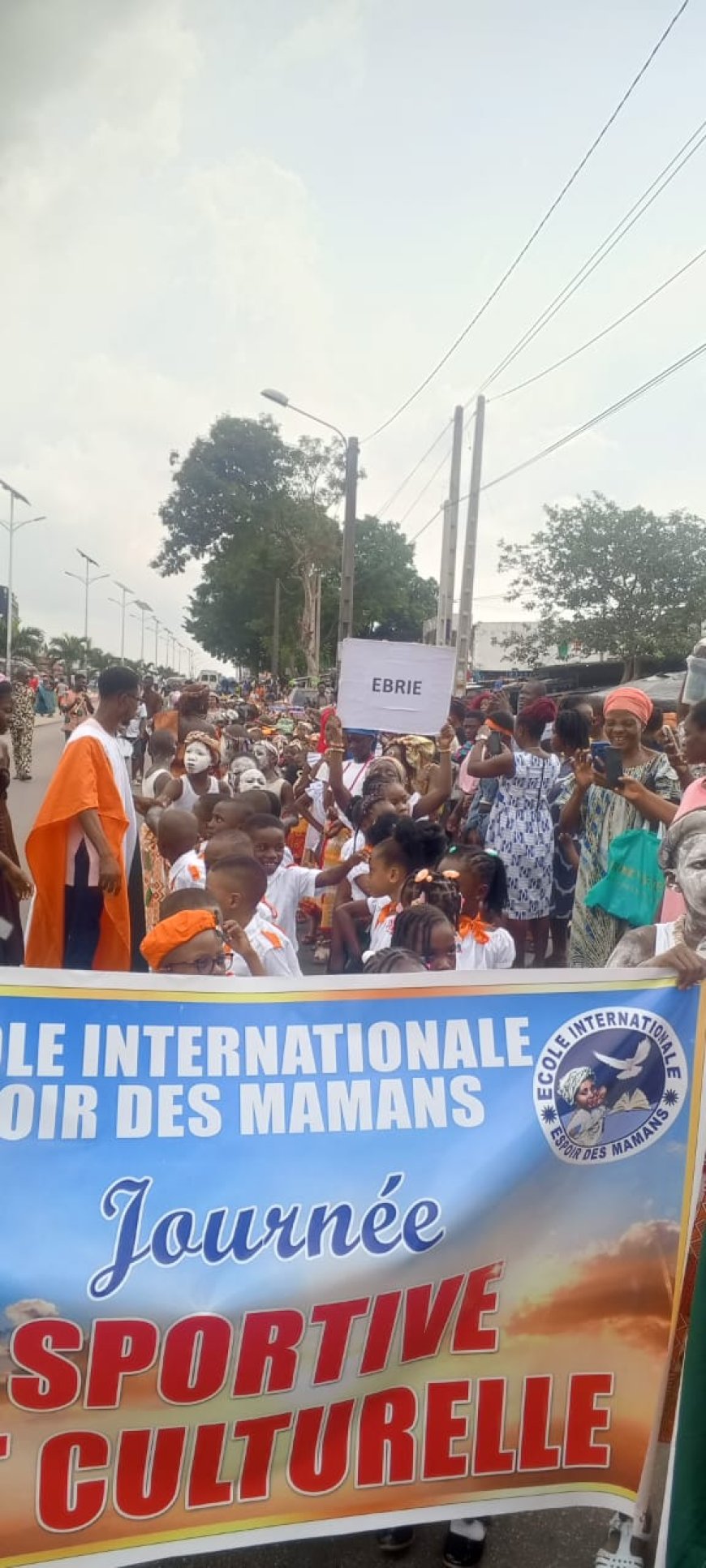 Côte d’Ivoire : la diversité culturelle ivoirienne au cœur du mardi gras à l’école internationale Espoir des Mamans