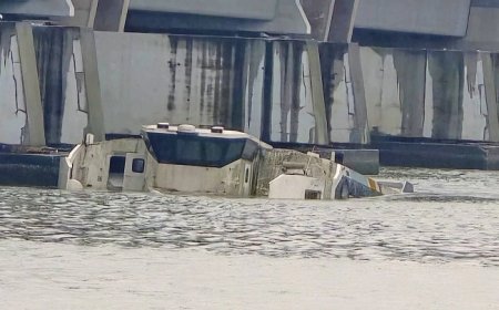Côte d’Ivoire : un bateau échoue sur la lagune ébrié sous le pont Félix Houphouët-Boigny