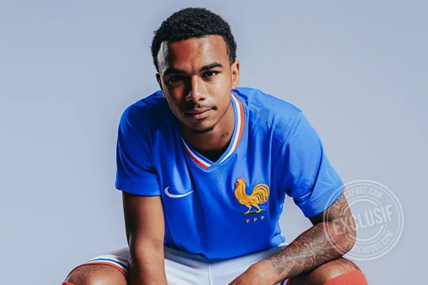 Football-: Éli Junior Kroupi choisi les Bleus