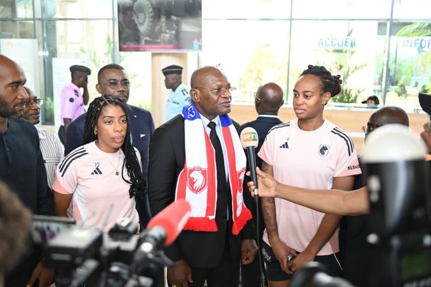 Super Coupe LFFP 2026 : l’équipe féminine de l’Olympique Lyonnais visite l’hôpital Mère-Enfant de Bingerville