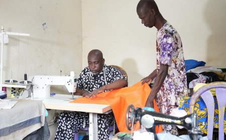 Un styliste ivoirien mise sur l'éco-mode pour redynamiser l'image d'une commune d'Abidjan (REPORTAGE)