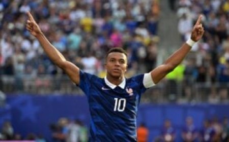 Coupe du monde 2026: la France déjoue le piège paraguayen et retrouve le Maroc en quarts de finale