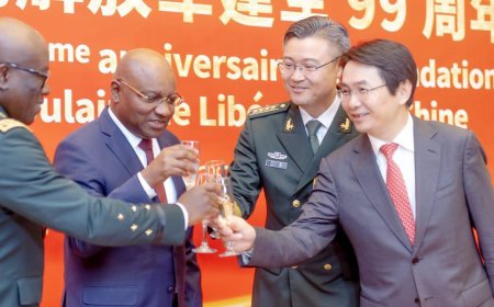 Côte d’Ivoire : la Chine célèbre le 99e anniversaire de son Armée populaire de libération et réaffirme son engagement pour la paix