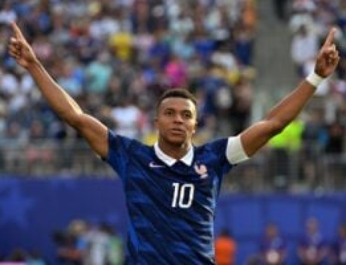 Coupe du monde 2026: la France déjoue le piège paraguayen et retrouve le Maroc en quarts de finale