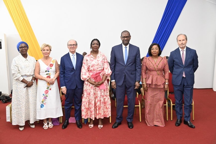 Côte d’Ivoire : la Première Dame offre un séjour éducatif aux 14 meilleurs élèves du pays à Paris