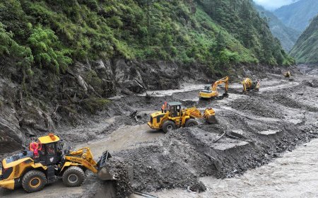 Xi Jinping préside une réunion de la direction du PCC sur les efforts de secours après la coulée de boue dans le district de Gyirong