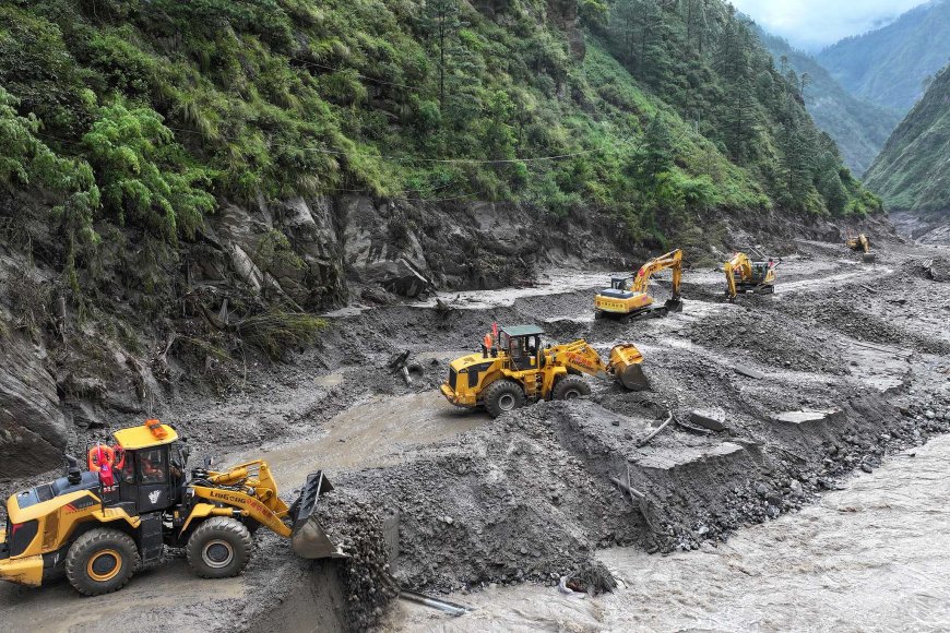 Xi Jinping préside une réunion de la direction du PCC sur les efforts de secours après la coulée de boue dans le district de Gyirong